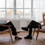 Jak znaleźć odpowiedniego psychologa i jakie korzyści niesie współpraca z nim?